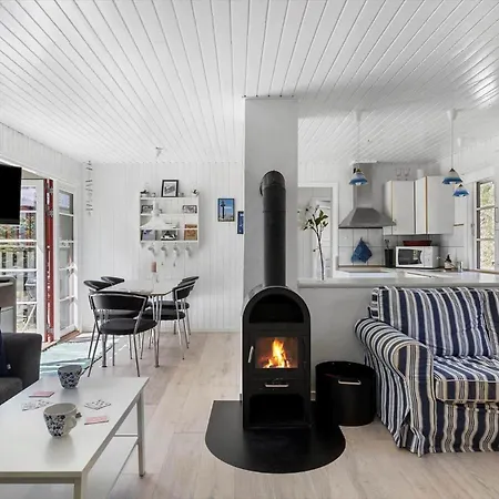 2822-nexo-dueodde-ferieby-25 * Neksø